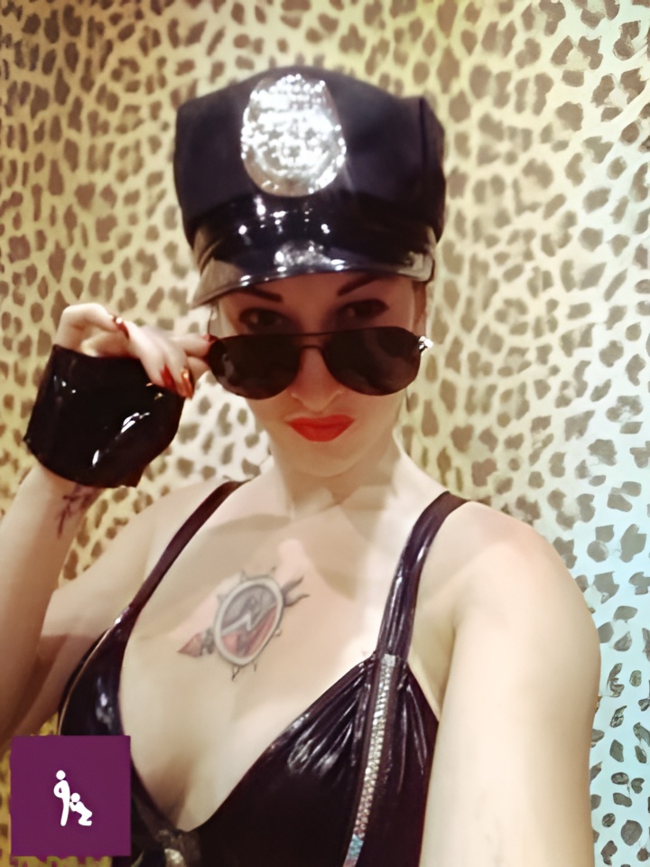 Софа привлекальеная девушка из Апшеронск цена от 4000 руб